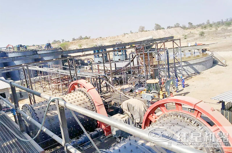 60噸球磨機(jī)現(xiàn)場 60噸球磨機(jī)現(xiàn)場