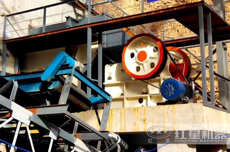 鐵礦石加工現(xiàn)場(chǎng) 鐵礦石加工現(xiàn)場(chǎng)