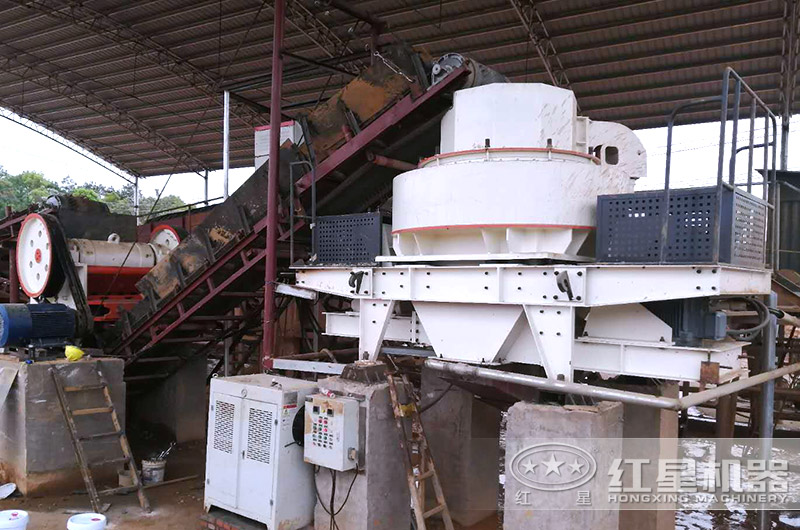 小型河卵石制砂機工作現場圖片