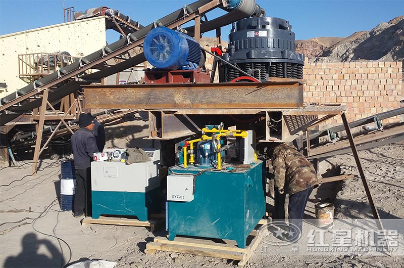 φ900彈簧圓錐破碎機(jī)現(xiàn)場(chǎng) φ900彈簧圓錐破碎機(jī)現(xiàn)場(chǎng)